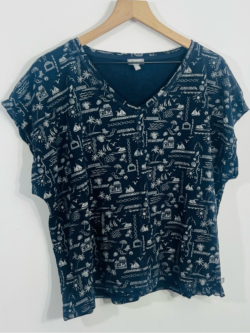 T By Talbots Navy Blue Beach Theme V Neck Short Sleeve Light Weight Tee Size XL - Picture 2 of 5